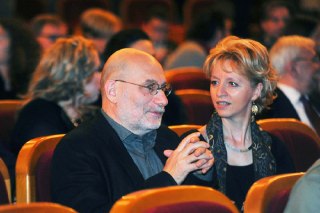 В Лондоне умерла жена писателя Бориса Акунина Эрика Чхартишвили, в последнее время она тяжело болела, сообщает ZIMA Magazine.Их свадьба состоялась в 1986 году, в марте они отметили «рубиновую свадьбу» — 40 лет совместной жизни.Эрика Чхартишвили была коррек