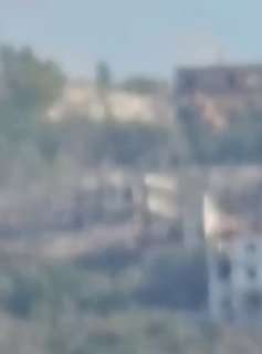 דחוף: דחפורי הכיבוש הורסים בתים והורסים את סביבתם בעיירה מנצורי, דרומית ללבנון.