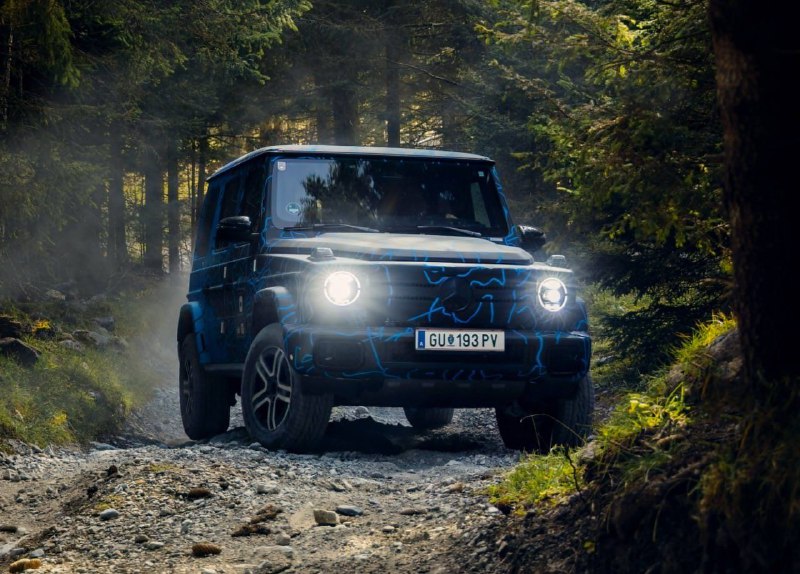 Mercedes-Benz показал предсерийный электро-гелик 4