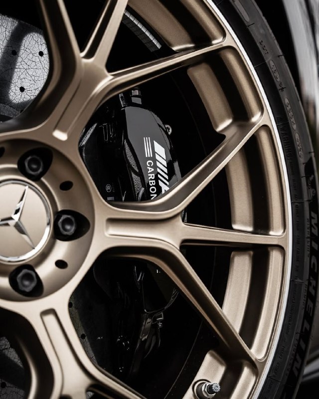 New Mercedes-AMG GT63 Coupe 4.0-L V8 BITURBO 585 HP 0-100 km/h 3.2 sec 7
