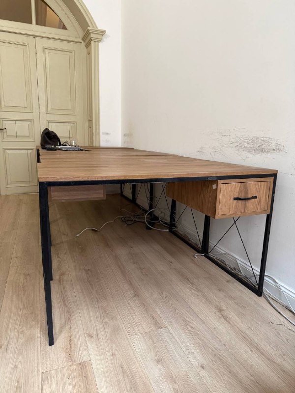 Продам универсальные столов со шкафчиками, цена 220 лари/шт. — фото 1