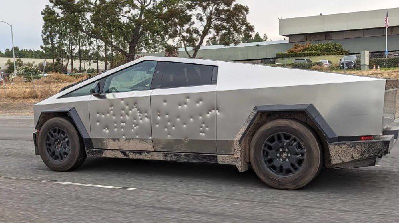 Пистолет-пулемет Томпсона помог Tesla в рекламе Cybertruck