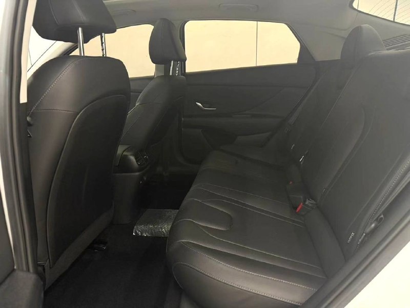 Hyundai Elantra фото 8