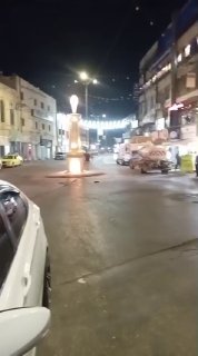 The IDF storms Abu Bakr Street in Jenin, fires sound bombs and detains a young man.