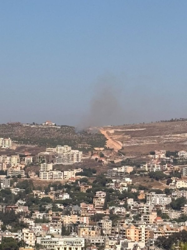 דחוף: הכיבוש משליך פצצות אש על אזור "דוחא כפר רומן" בדרום לבנון.
