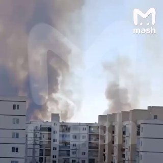 Сильные взрывы в Иране — в пригороде Тегерана начались масштабные отключения света.Ударами выбиты окна в жилых домах — зафиксировано не менее семи возгораний. Так же с воздуха атаковали объекты энергетической инфраструктуры. Предварительно, три человека по