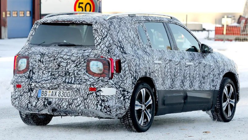 Mercedes-Benz тестирует GLB нового поколения 2