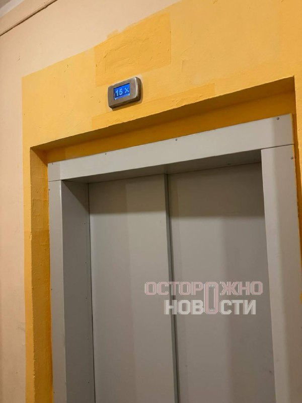В московской 16-этажке на Беломорской жильцы больше двух недель не могут дождаться работающих лифтов
