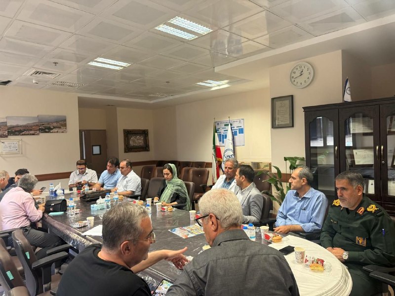 Kurdtodayکانال کوردتودی: 🔴دیدار جانشین سپاه بیت‌المقدس با پزشکان بیمارستان کوثر سنندج به مناسبت روز پزشک🔹به مناسبت فرا رسیدن روز پزشک، سرتیپ دوم 