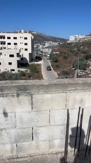 חלק מכוחות ישראל מסתערים על העיירה ביתא, דרומית לשכם, לקראת הפצצת שני בתים באזור.