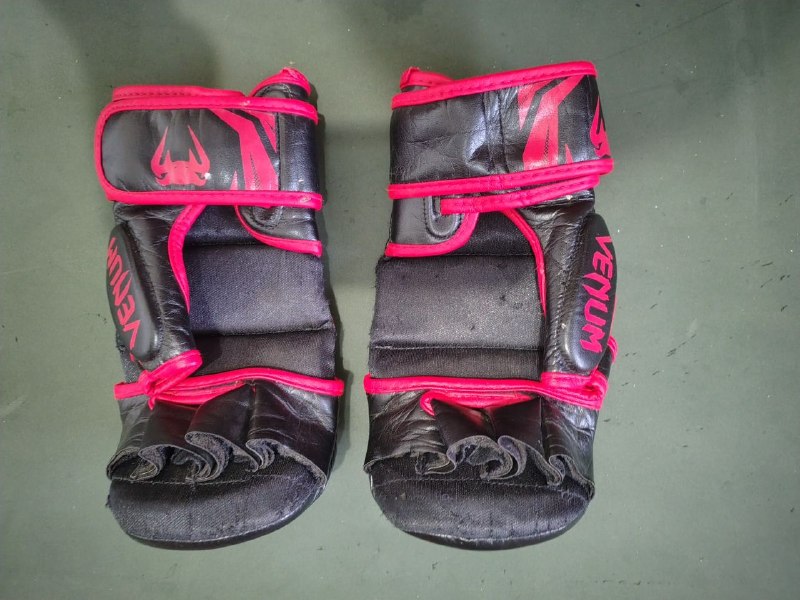 Перчатки для смешанных единоборств, по мешку. Размер XL. 25 лар.