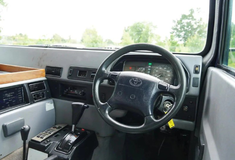 Редкий Toyota Mega Cruiser 1996 года с сафари-историей выставили на аукцион в США 2