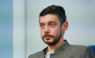 Экс-главреду Readovka предъявлено обвинение в хищении 1 млрд у МинобороныАлексею Костылеву предъявлено обвинение в мошенничестве в особо крупном размере — речь идет о хищении около 1 млрд рублей у Минобороны, передает РБК со ссылкой на источники. По их сло