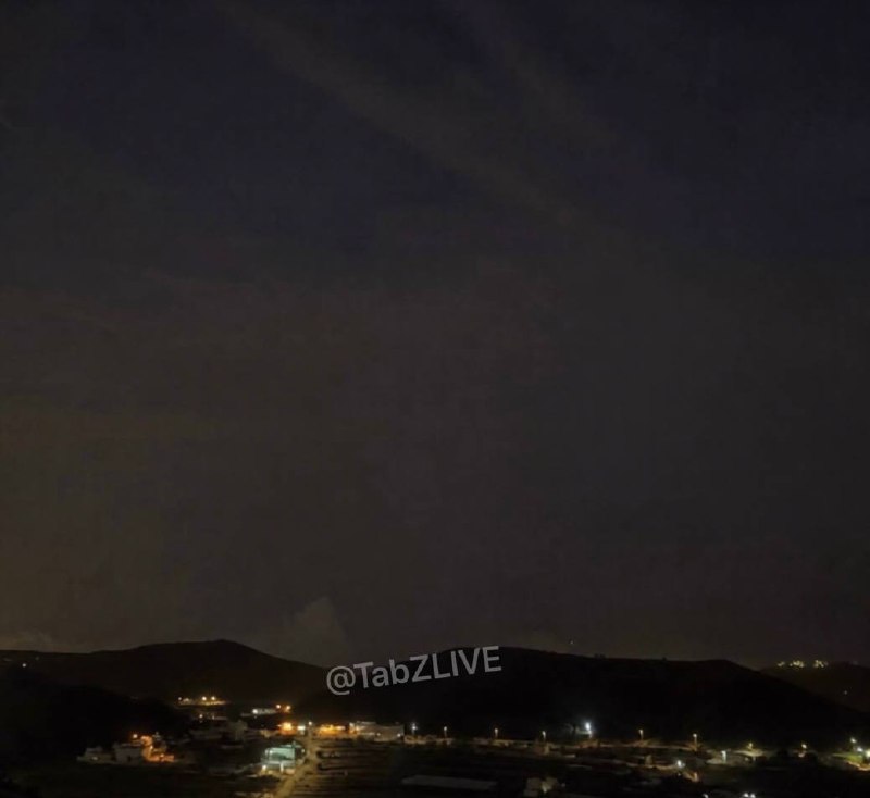 🇸🇦🇾🇪💢 ניתן לראות עשן מאזור בסיס חיל האוויר חאליד, בדרום מערב ערב הסעודית.