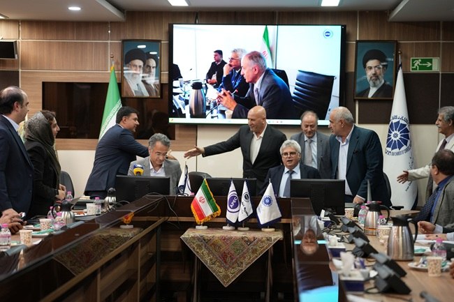 اتاق ايران آنلاین: سند همسان پیمان طراحی و مهندسی رونمایی شد 🔴اقدام مشترک بخش خصوصی و دولت برای افزایش شفافیت و پاسخگویی در قراردادها 🔹جلسه