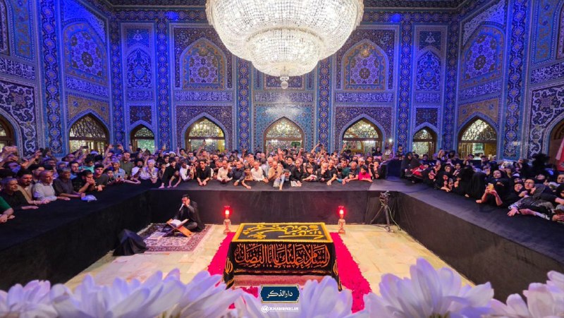 شبکه خبر: 🔺قاب متفاوت از مزار نورانی رهبر شهید انقلاب و حضور زائران در چهلمین روز تدفین ایشان در رواق دارالذکر.@iribnews_fa
