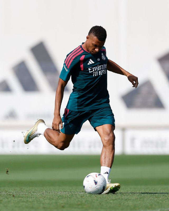 رئال مادرید | Real Madrid: 🤩دیکتاتووووور🔥🤍 👑@FCRealMadrid |🤩کیلیان امباپه در تمرینات امروز 🤍👑@FCRealMadrid |