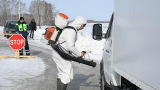 ⚡️ Весь скот новосибирского фермера, который облил себя бензином и грозил самосожжением, уничтожилиСиловики и ветеринары уничтожили коров фермера Петра Полежаева в селе Чернокурья Новосибирской области, пишут «Люди Байкала»* со ссылкой на знакомую семьи Ел