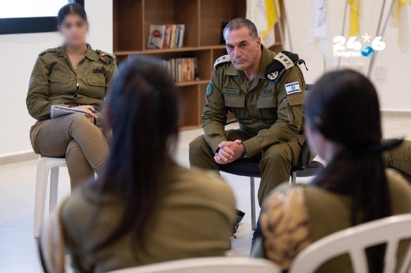 🇮🇱 הרמטכ"ל בשיח עם תצפיתניות באוגדת עזה: "אתן העיניים שלנו - הראשונות לזהות איומי חדירה ולהפעיל את הכוחות…