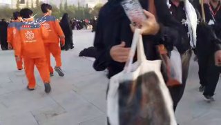 🎦 הגעתם של אבלים הודים למסגד של האימאם חומייני