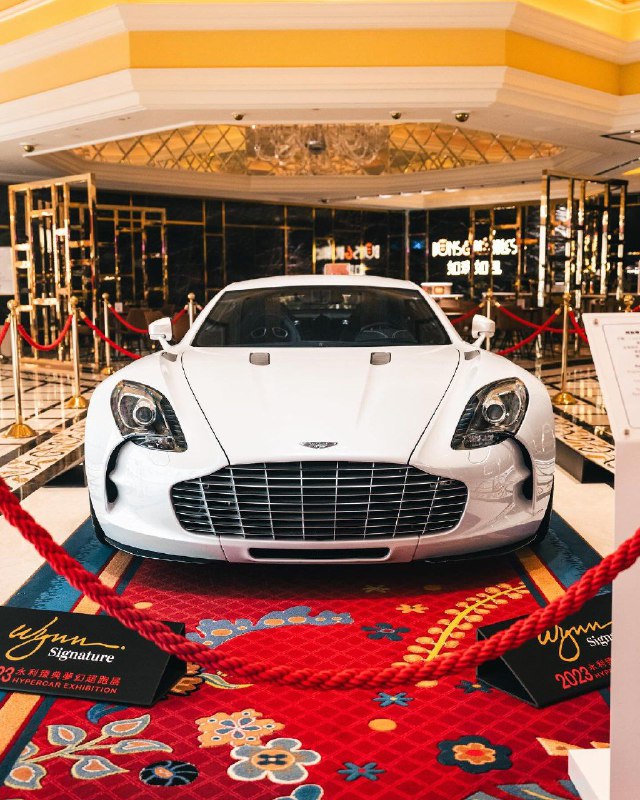 Aston Martin One-77 3
