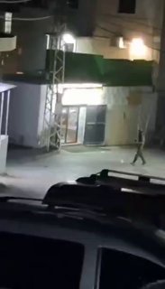 חלק מהסתערות כוחות הכיבוש על העיירה בית עווה, ממערב לדורה, דרומית לחברון.