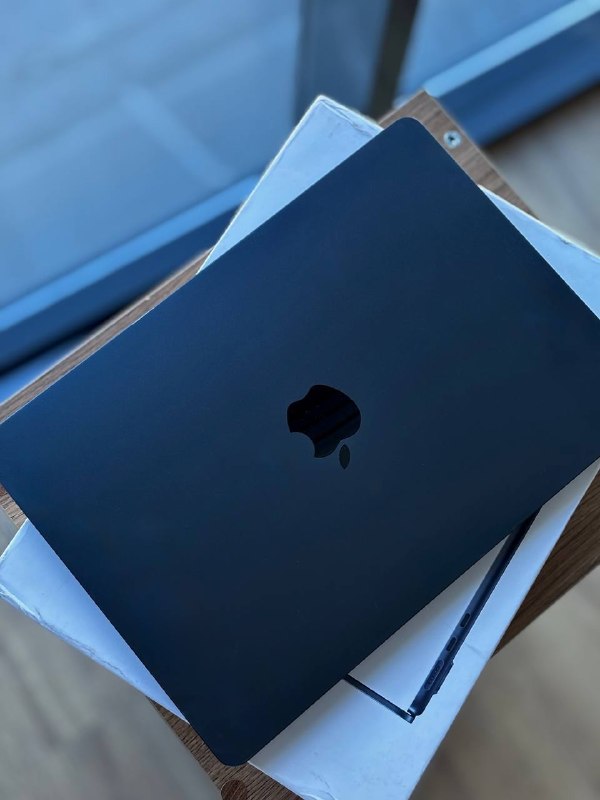 MacBook Air M3, iPhone 13 Pro Max, iPhone 15 Pro, PlayStation 5 Disk Edition