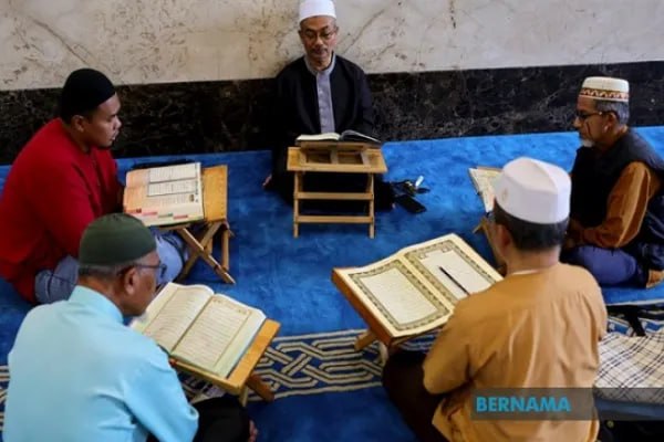 خبرگزاری ایکنا: تأکید استاد مالزیایی بر عملی کردن ارزشهای قرآنی در جامعهمحمد شمسالحکیم عبدالصمد، استاد دانشگاه علوم اسلامی مالزی:🔹تلاش