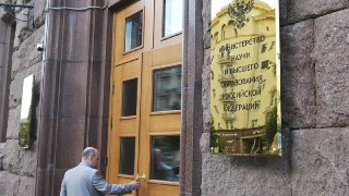 В вузах России сократили 13% платных местВ России сократили 47 тысяч или 13% платных мест в высших учебных заведениях, сообщило Минобрнауки.По данным ведомства, решение коснулось преимущественно негосударственных вузов. Места сократили на таких направления