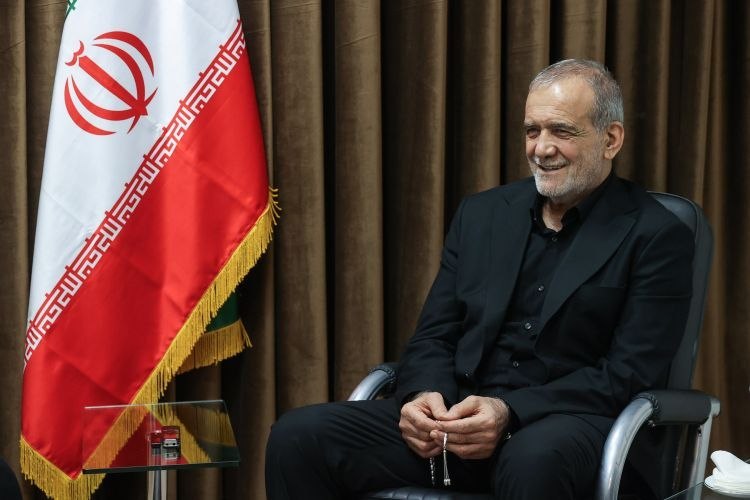 روزنامه ایران: ⭕ پزشکیان: انتصابات مدیریتی باید بر مبنای شاخص‌های علمی و فارغ از ملاحظات سیاسی انجام شود🔹رئیس جمهور در جلسه امروز هیئت 