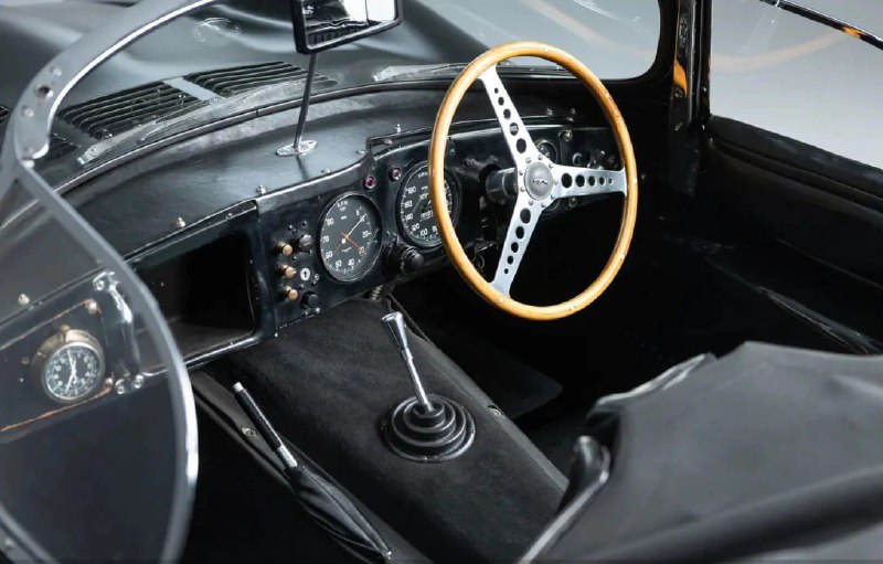 Jaguar XKSS 1957 года продают за 13 млн евро 4