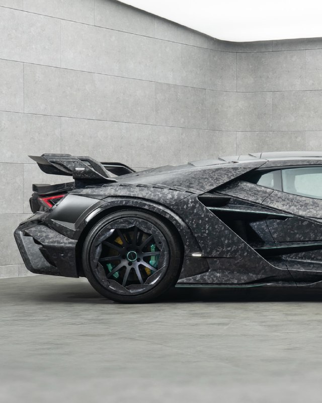 В ателье Mansory решили выпустить Lamborghini, полностью покрытую карбоном. 2