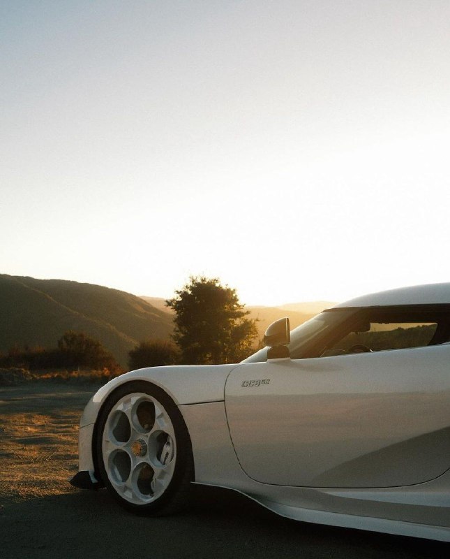 KOENIGSEGG CC850 6