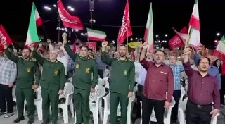 העם האיראני האמיץ יוצא להפגנות תמיכה בכוחות החמושים האיראניים במלחמתם עם האויב האמריקני בחמדאן, בקריאות: "מ…