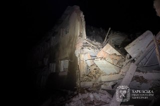 Удары по жилым домам в Харькове, Белгороде, Одессе и Уфе. Главное об обстрелах России и Украины за эту ночь:🔹 Харьковская область. Два человека погибли и 13 пострадали в результате российского ракетного удара по Салтовскому району Харькова, сообщил глава о