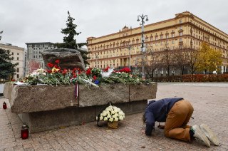 Депутат Луговой призвал проверить Соловецкий камень и другие памятники на «оправдание экстремизма и сепаратизма»Признание несуществующего движения «Мемориал» «экстремистским» — это «не точка в деле, а скорее многоточие», заявил член комитета Госдумы по без