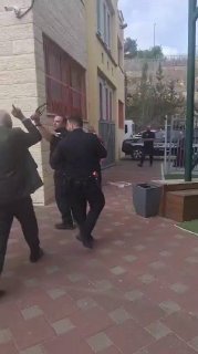 מתיחות ועימותים עם משטרת ישראל בעיירה דיר אל-אסד שבגליל, על רקע האשמות במניעת הצבעה של אזרחים ערבים בבחירות.