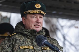 Экс-командира группировок «Центр» и «Север» Лапина назначили вице-премьером Татарстана. Кадыров называл его «бездарем», а Пригожин требовал отправить «с автоматом босиком на передовую»18+. НАСТОЯЩИЙ МАТЕРИАЛ (ИНФОРМАЦИЯ) ПРОИЗВЕДЕН, РАСПРОСТРАНЕН И (ИЛИ) Н