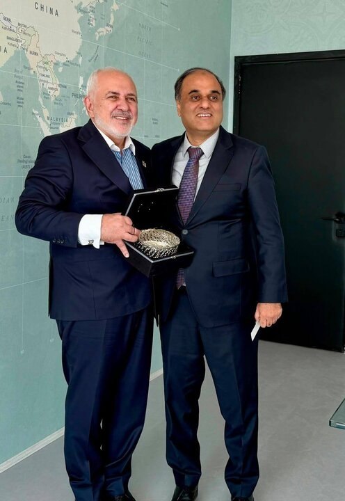 روزنامه ایران: ⭕️ دیدار سفیر پاکستان در تهران با ظریف🔹️در دیدار سفیر پاکستان در تهران با محمدجواد ظریف وزیر امور خارجه پیشین کشورمان را