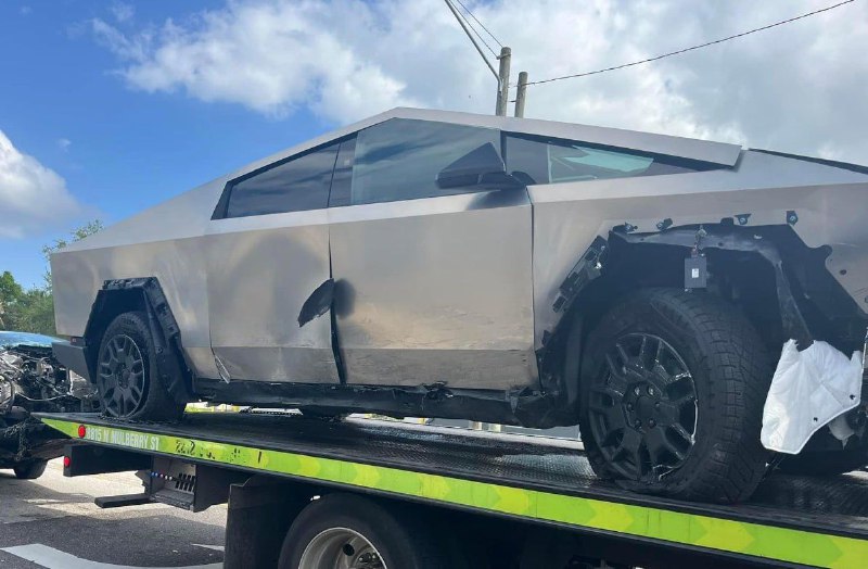Nissan Sentra против Tesla Cybertruck