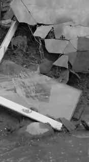 40 тонн питьевой воды доставили волонтёры жителям Дагестана, пострадавшим от последствий наводнения.Помимо того, местные получили около 1к пар резиновых сапог, а спасатели — специальную экипировку. Помощь организовал фонд Умара Кремлёва "Русский крест" при