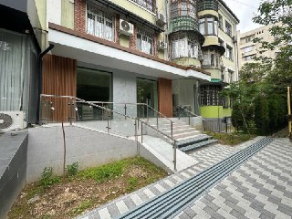 Продаётся нежилое помещения выгодная инвестиция 1 линия вдоль дороги