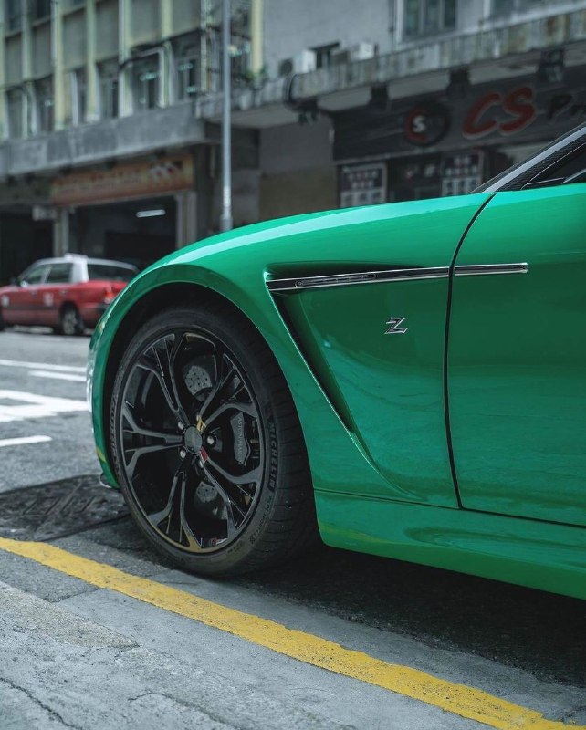 Aston Martin V12 Zagato 3
