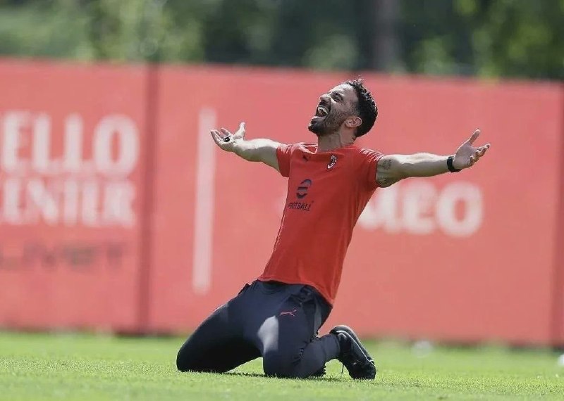 Football Twitts: نام اثر "شوق رهایی از منچستر یونایتد"@Futball_Twitts | فن گوت آنتونی