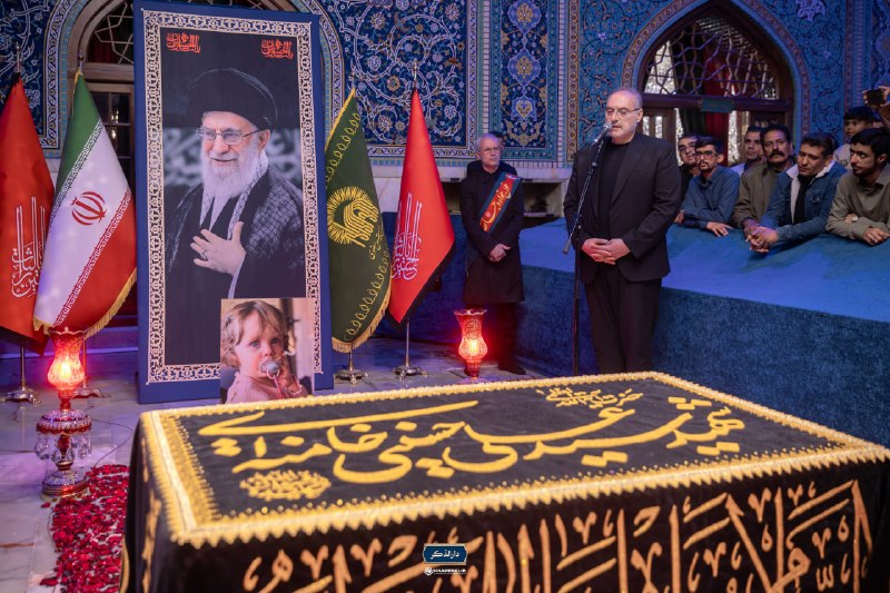 לפני כמה דקות; הנוכחות וקריאת השירה של אפשין עלאא באכסדרה של דאר אל-ז'כר, ליד קבר נוראני של "מר הרג את אירא…