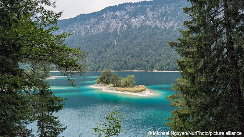 📍Самые лучшие озера Германии - в Баварии: сразу пять вошли в топ-10 нового рейтинга Отпуск на озере - отличная идея, особенно если речь о Германии, которая славится большими и живописными пресными водоемами. Но как выбрать, куда отправиться? Портал аренды 