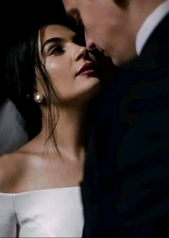 💕عشق زیبا💕: شب زیباست وقتی تو درنگاهم هستی وشعری عاشقانه ایمن‌شاعر چشمان‌مست‌وزیبایتوغرق دررویای‌حضورتوپایان آن نیازمند به آغوش کشید