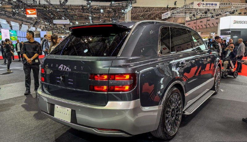В рамках Токийского автосалона состоялся публичный дебют Toyota Century SUV 2