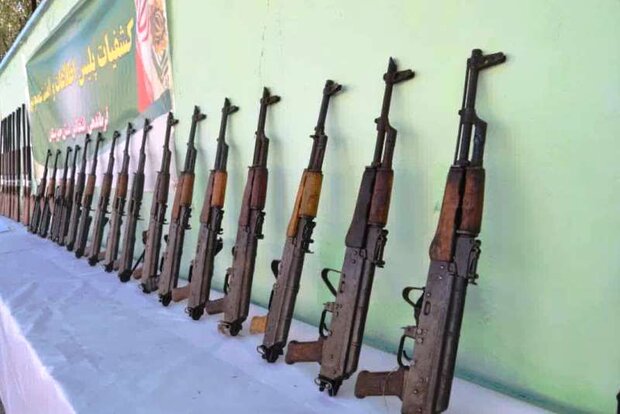 خبر فوری مهم: 🔻کشف ۳۸۲ قبضه انواع سلاح قاچاق در کرمان و خوزستانسخنگوی پلیس:🔹در ادامه اجرای طرح‌های برخورد با قاچاقچیان سلاح و مهمات غی