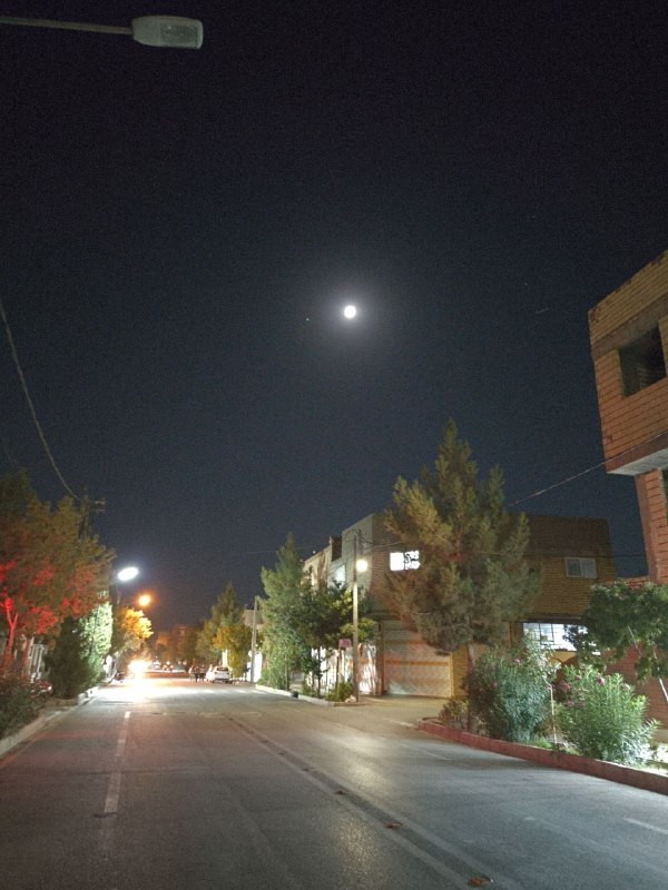 باغ نو: ✳️🔴سه شنبه۳ شهریورماه ١۴٠۵۱۱ ربیع الاول ۱۴۴۸۲۴ اوت ۲۰۲۶📷ساعتی پیش،شب آرام محله ما /عکس از جعفری.......#در_موردش_فکر_کن:▫